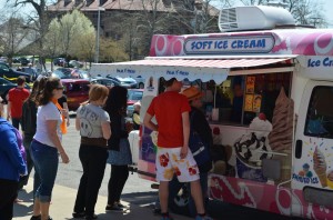 OWU students line up for soft serve ice cream