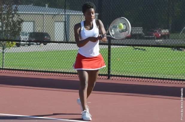 Women s Tennis Scores Points In The Sun The Transcript