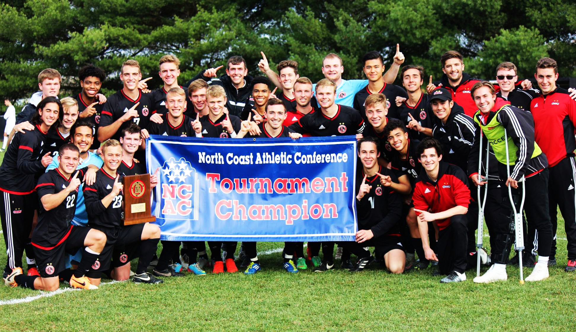 Men’s soccer team wins NCAC title in dramatic fashion